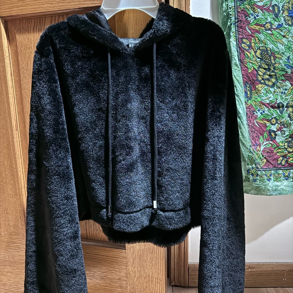Black cropped hoodie